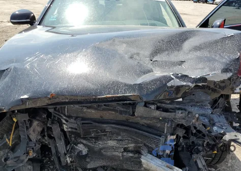 2018 Genesis G90 Ultimate z USA, uszkodzony, nr VIN KMHG54JH0JU042086